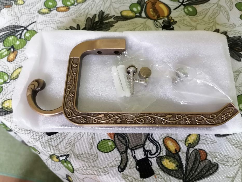 Поставка за тоалетна хартия