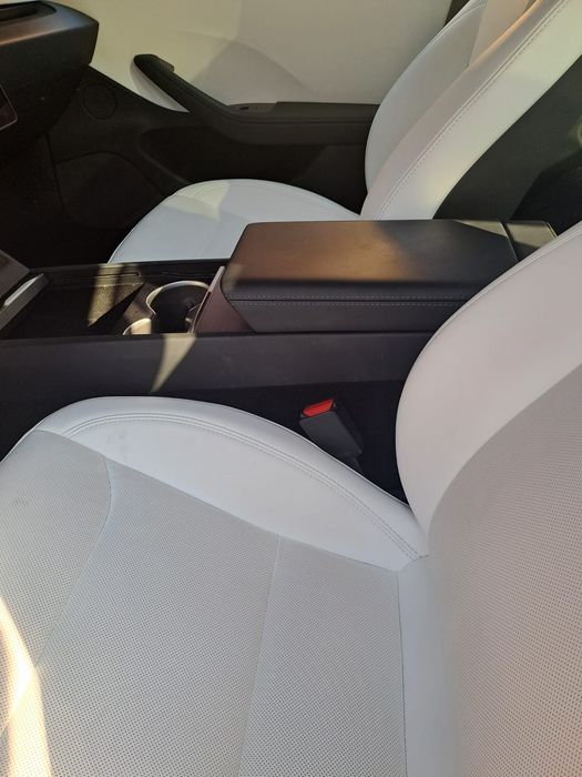 Tesla model 3 AWD Long Range albastra cu interior alb permium