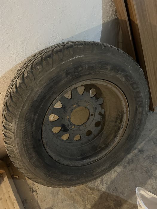 Продам шину с диском 245/70/16