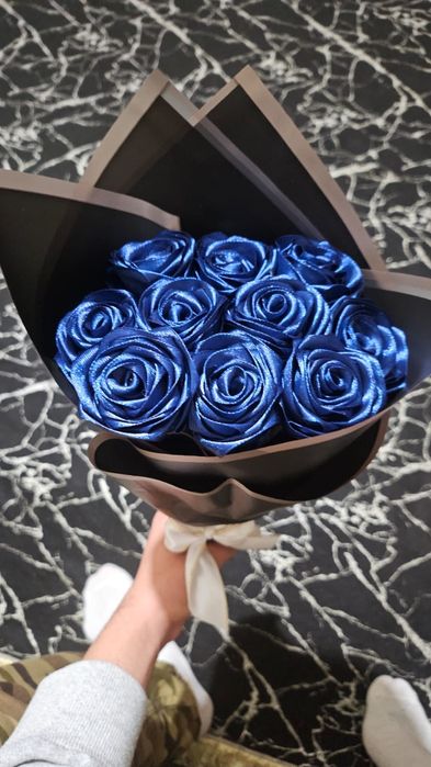 Букет от сатенни рози