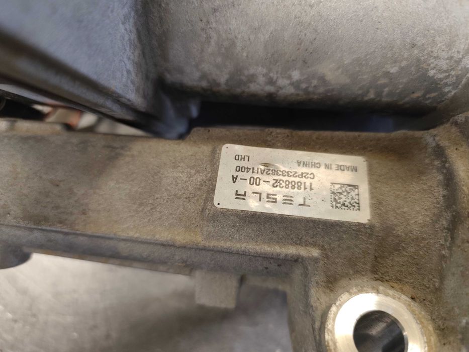 Рейка Tesla Model 3