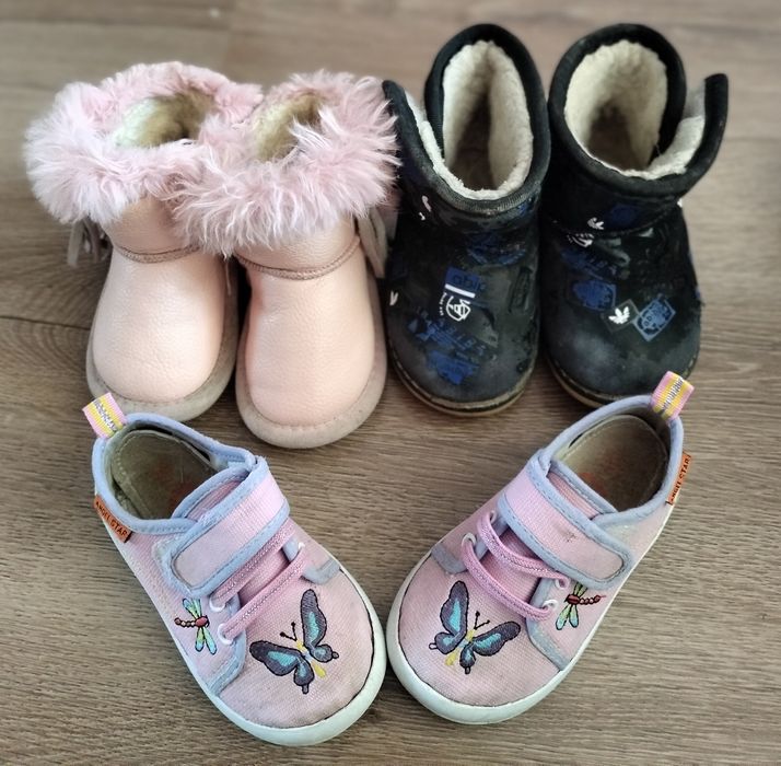 Детская обувь на мальчика и девочку.