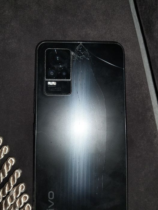 Vivo V21e смартфон