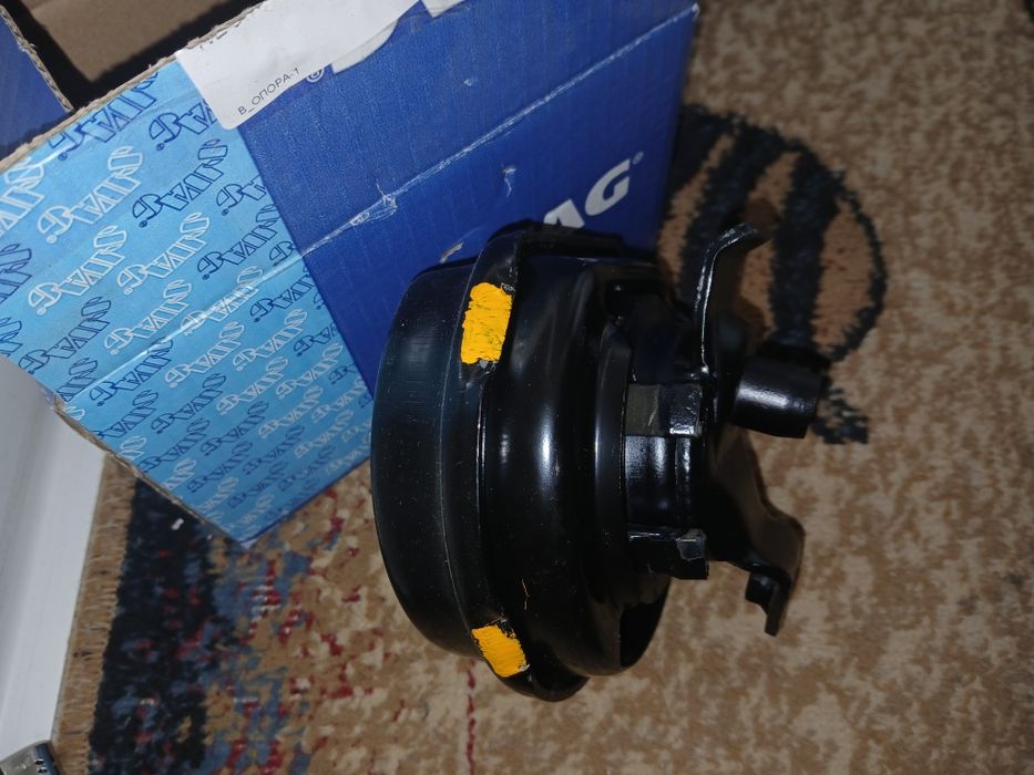 Передняя опора двигателя