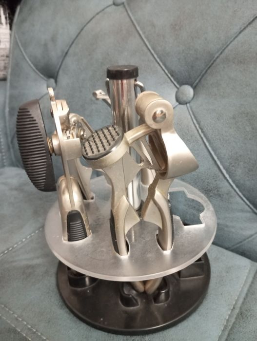 Продаются комплекты разных кухонных приборов.