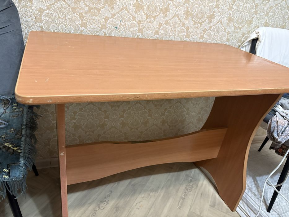 Продам столь с 4 стульми