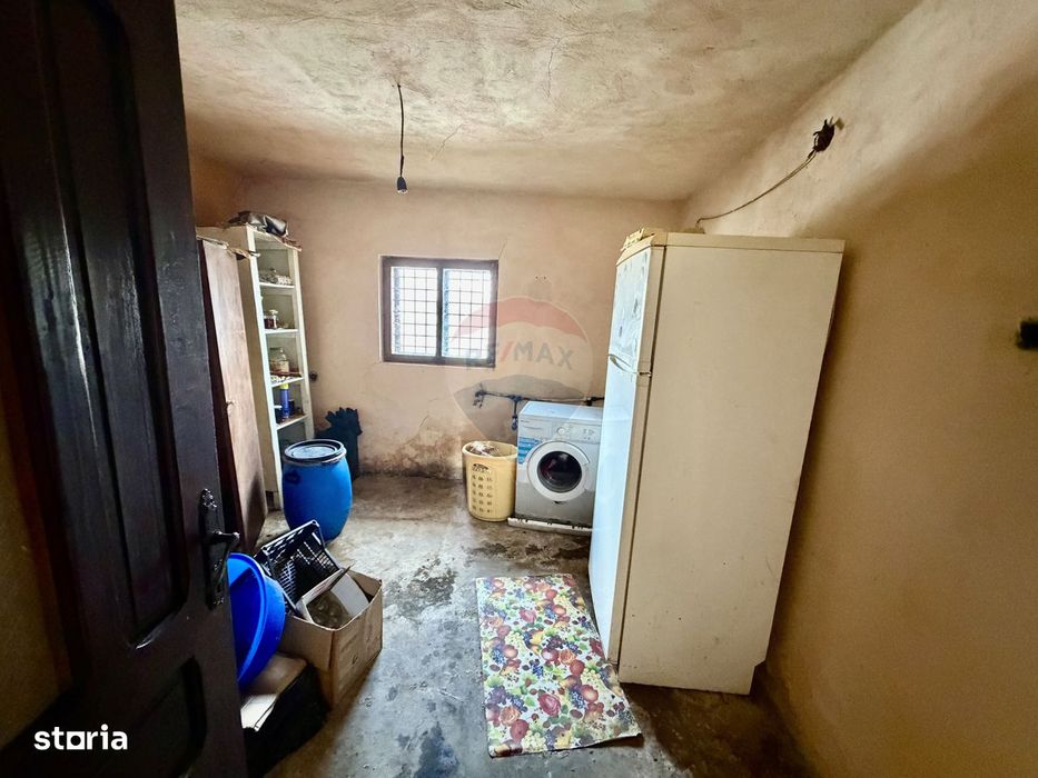 Casă cu 4 camere si teren 7727 mp Blidari