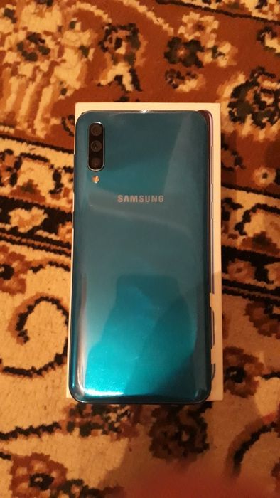 Телефон Самсунг А50 срочна