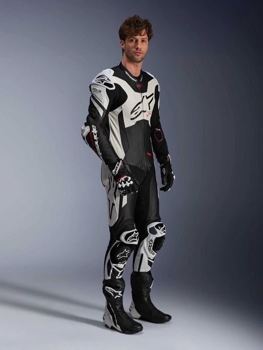 Цял кожен екип Alpinestars Gp Plus V4 Sprint One Piece Leather Suit