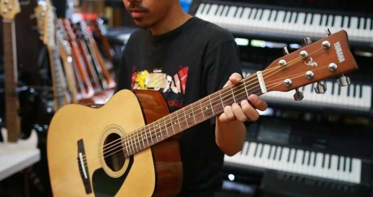 Акустическая гитара YAMAHA F310 фирменная, оригинал