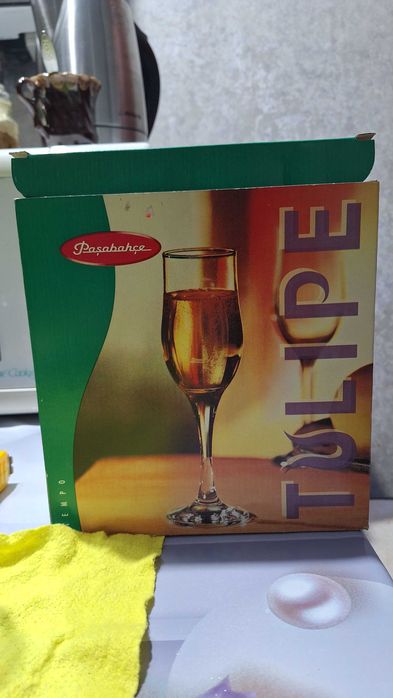 Стаканы--Фужеры для шампаского.