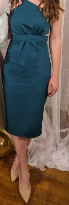 Елегантна вталена дамска рокля