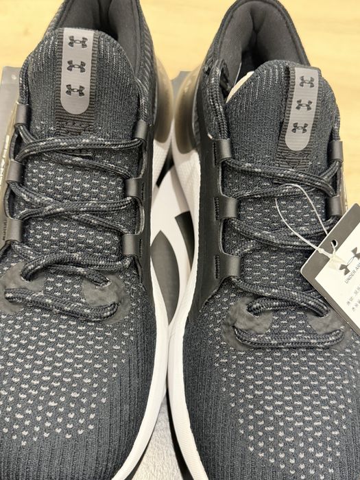 Женские кроссовки Андер Армор