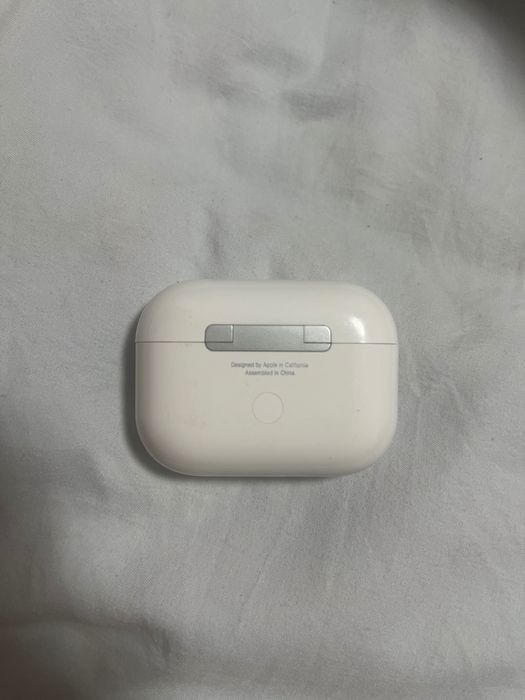 Продаю AirPods Pro 3 кейс