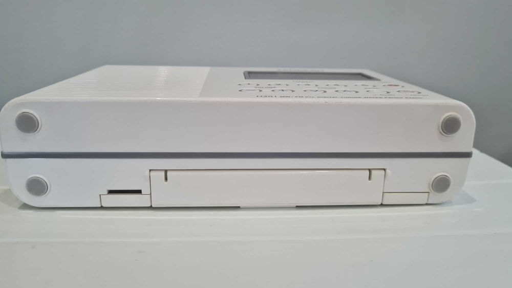 Преносимо влагоустойчиво радио Sangean H201