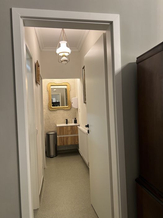 Vand salon complet mobilat si echipat pentru functionare