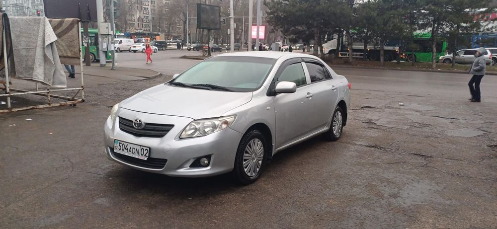 Toyota Carolla седан