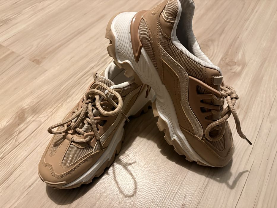 Чисто нови кафяви дамски обувки