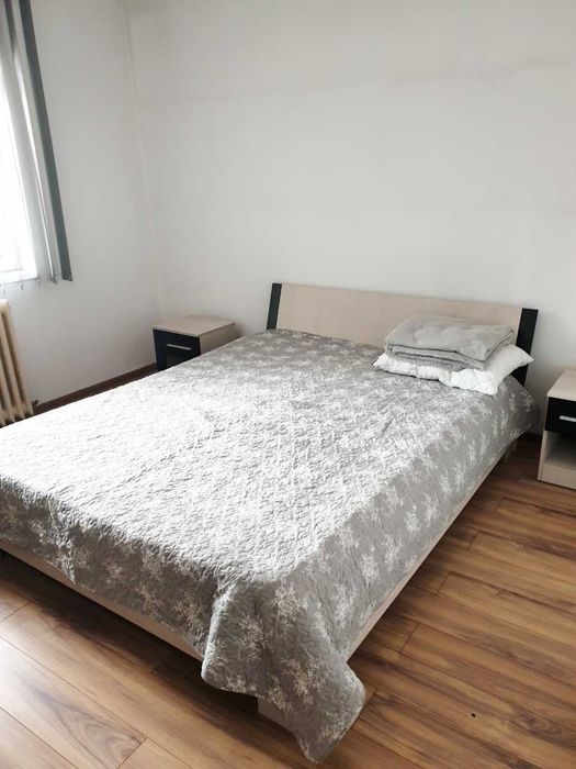 Apartament vis-a-vis de Liceul Sportiv, str. Calea Moldovei, 2 camere, balcon inchis, etaj 1