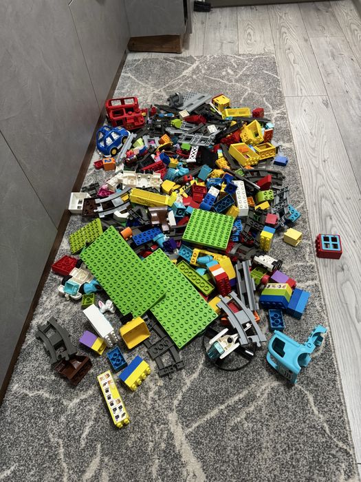 Seturi Lego duplo , 6,80 kg , stare excelenta , include tren si sine