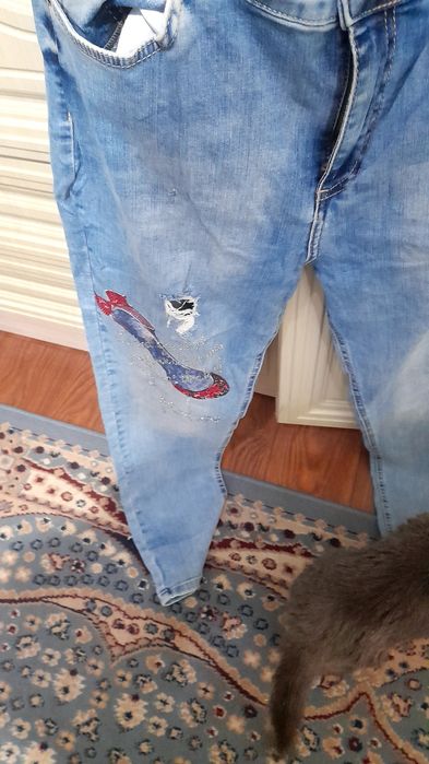 Продаются джинсы