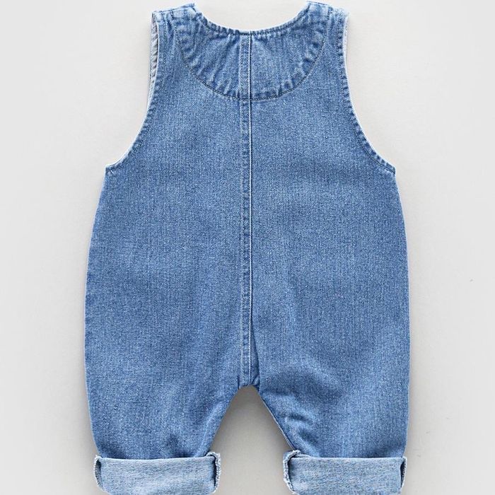 Продам джинсовый комбинезон