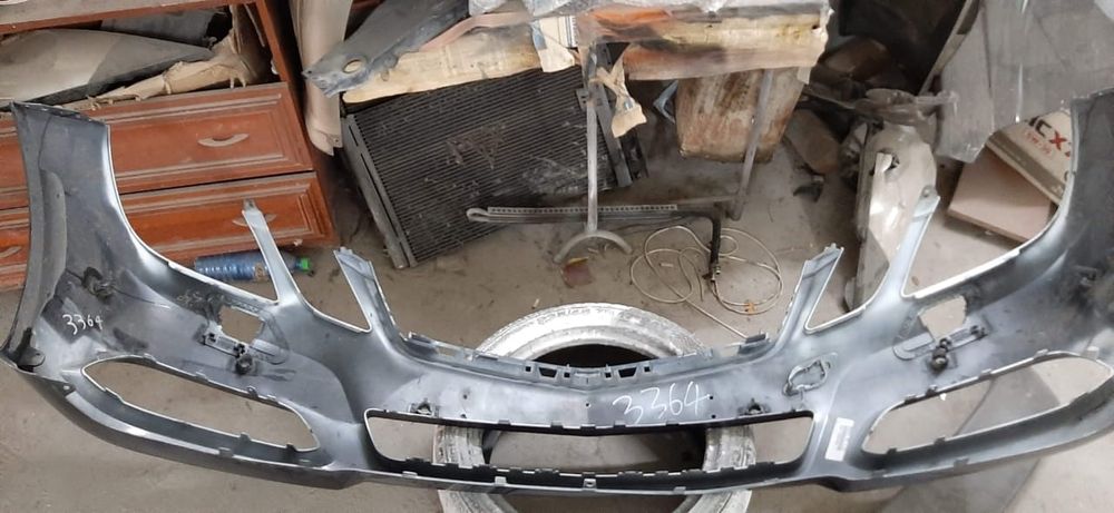 Передний бампер на Мерседес 212 кузов