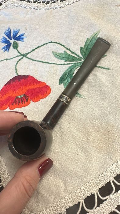 Pipă Dunhill. O bucată.