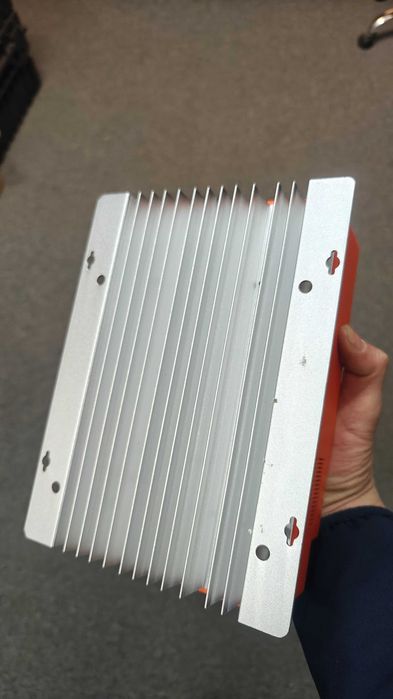 Controller Regulator tensiune MPPT 60A