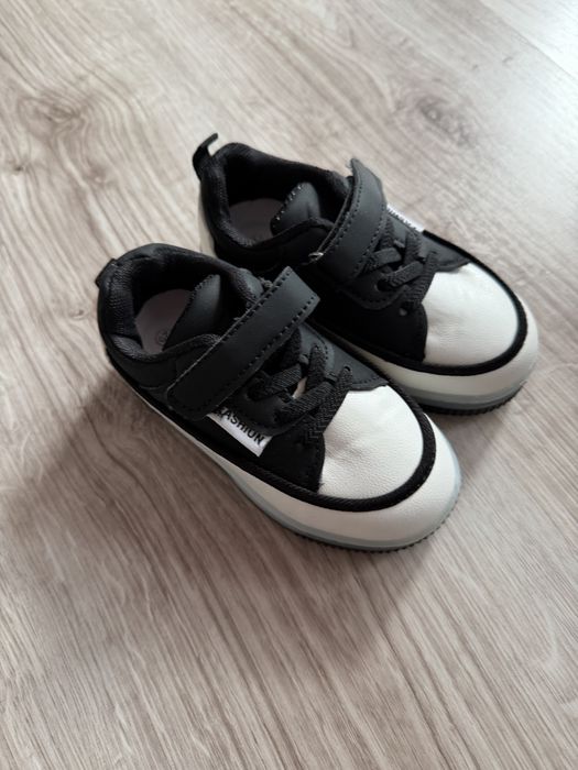 Adidasi noi copii nr 25