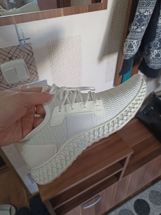 Продам новые кросовки