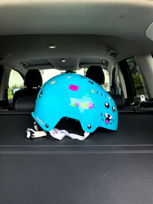 Vând casca și accesorii protecție copii