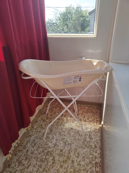 Продам ванночку с подставкой