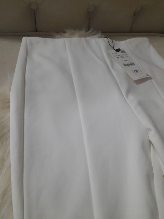 Pantaloni eleganți cu talie înaltă șliț la glezna mărimea M Zara