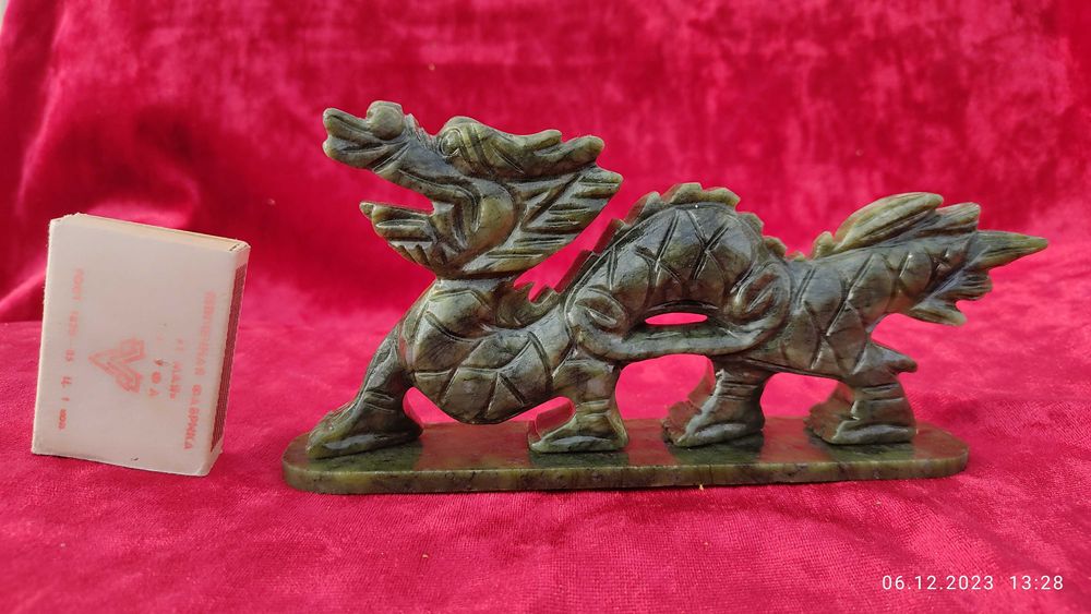 Статуэтка из камня Дракон