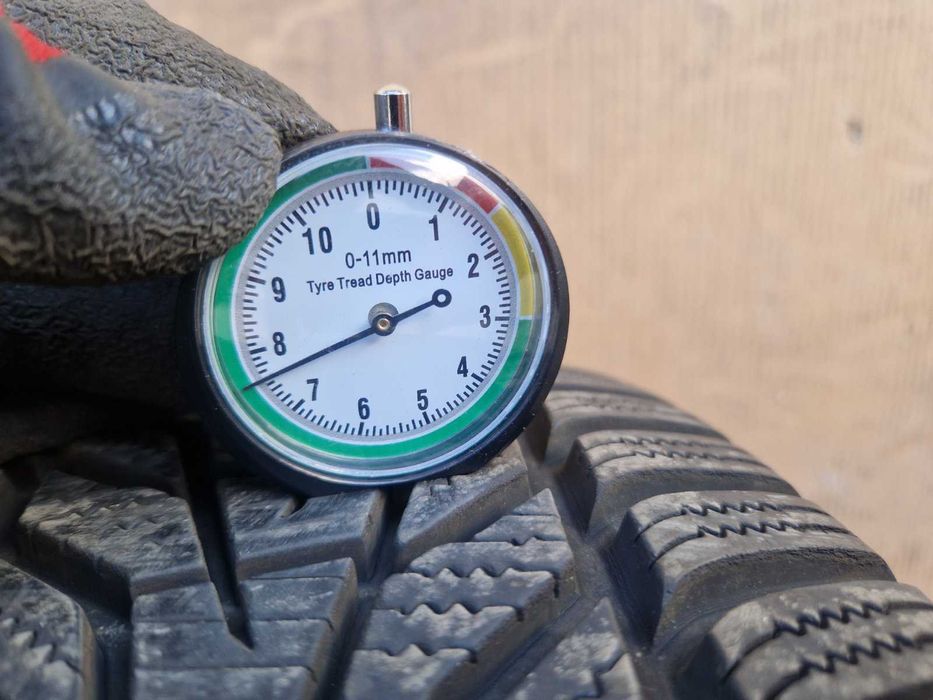 4 Hankook R17 215/65
Зимни гуми 
DOT2722