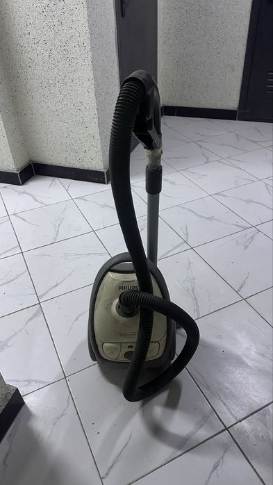 Пылесос Philips, проводной