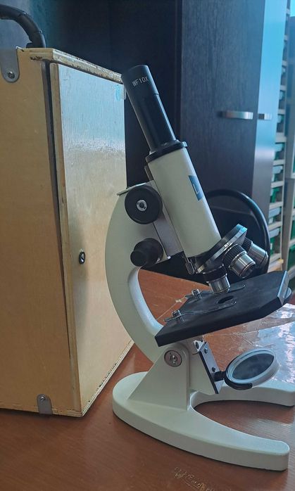 Микроскоп школьный