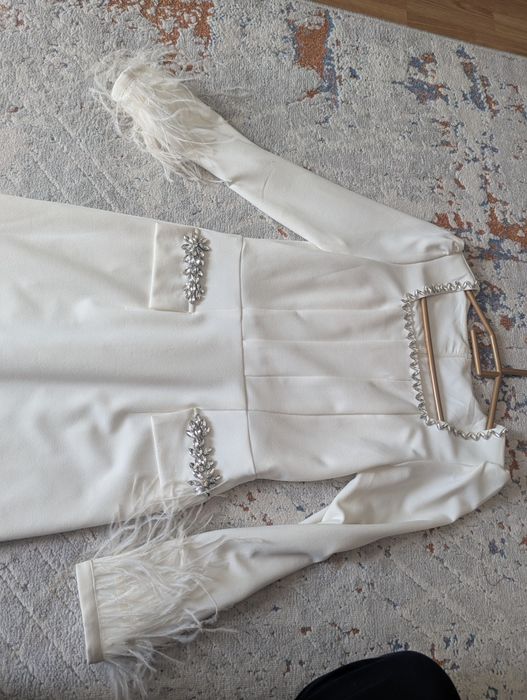 Платье вечернее белая очень красивая