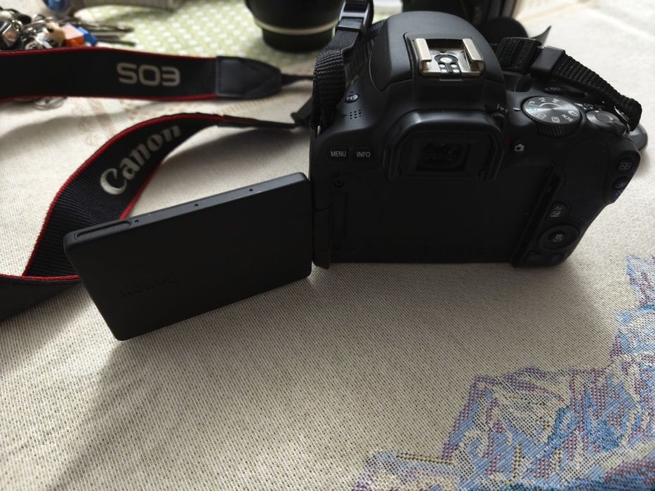 Canon 200D, 18-55 mm, blitz Canon