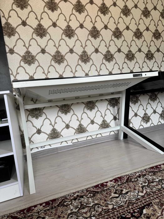 Компьютерный стол (Комп в столе)