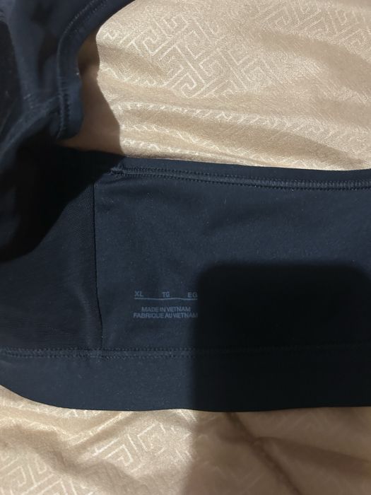 Спортивный топ найк с молнией