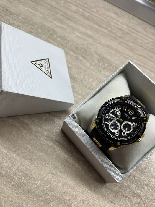 Guess мъжки часовник