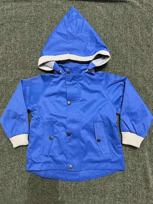 Легкая весенняя курточка на х/б подкладе на 3-4 года