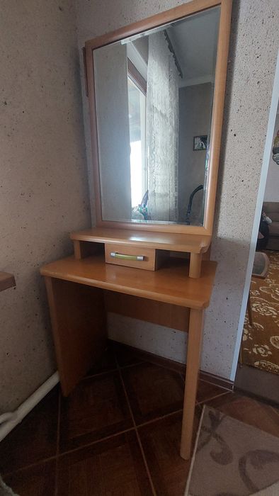 Продам зеркало в хорошем состоянии.