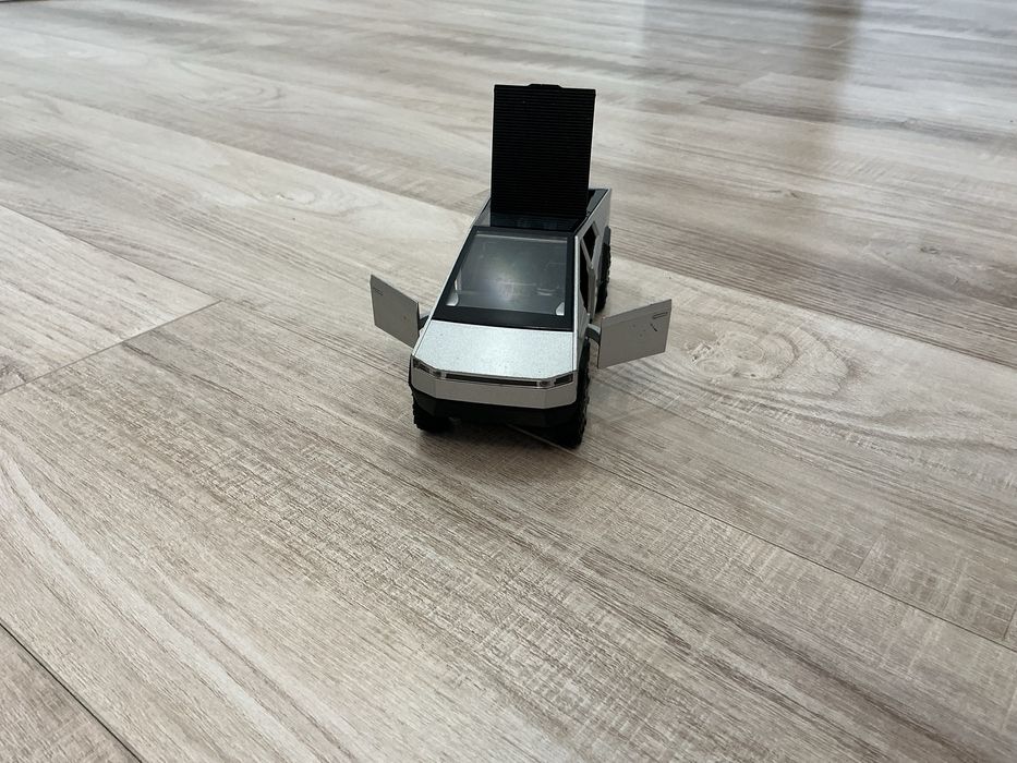 Машина игрушка, кибертрак