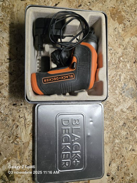 Vând șurubelnița electrica Black & Decker