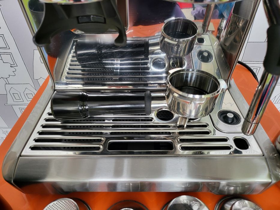 Кафемашина SAGE the Barista Touch с дисплей и кафемелачка