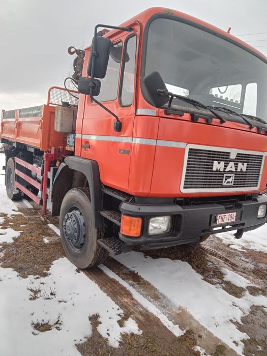 Man 4x4 basculabil cu macara