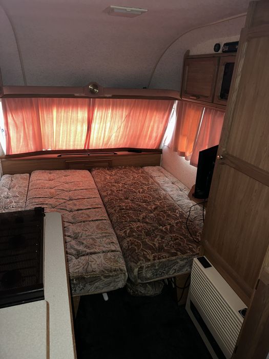 Продавам английска каравана 4 местна Промо цена само до края на януари